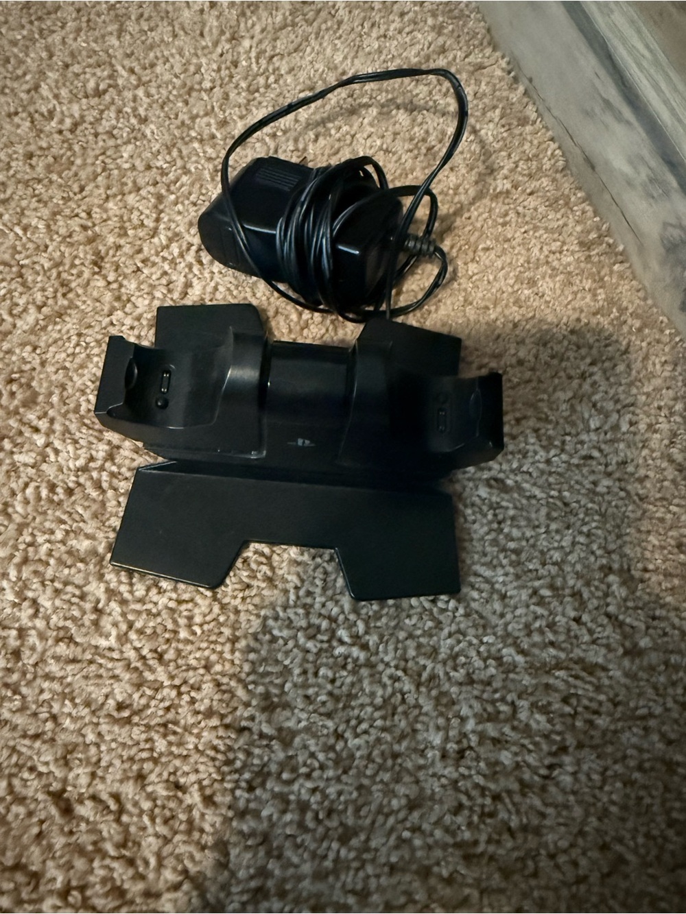 PowerA DualShock 2 Controller Charging Station for the PlayStation 4 - Picture 2 of 3